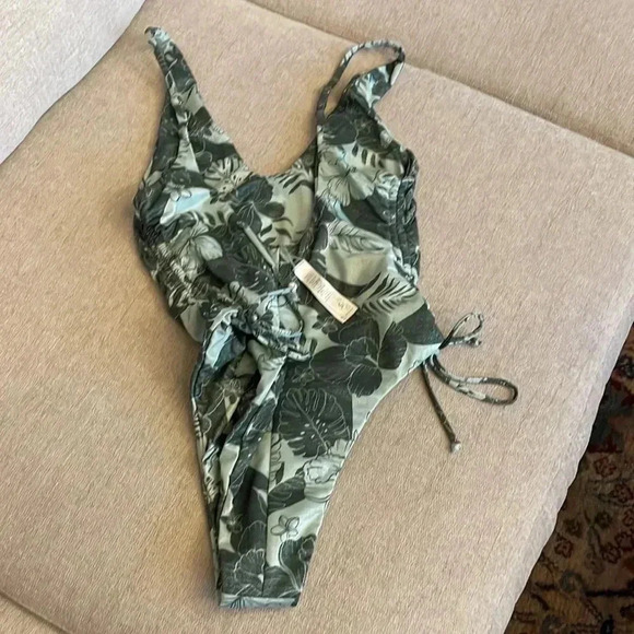 BOUND by BOND-EYE One Piece Swimsuit Green - Picture 5 of 7